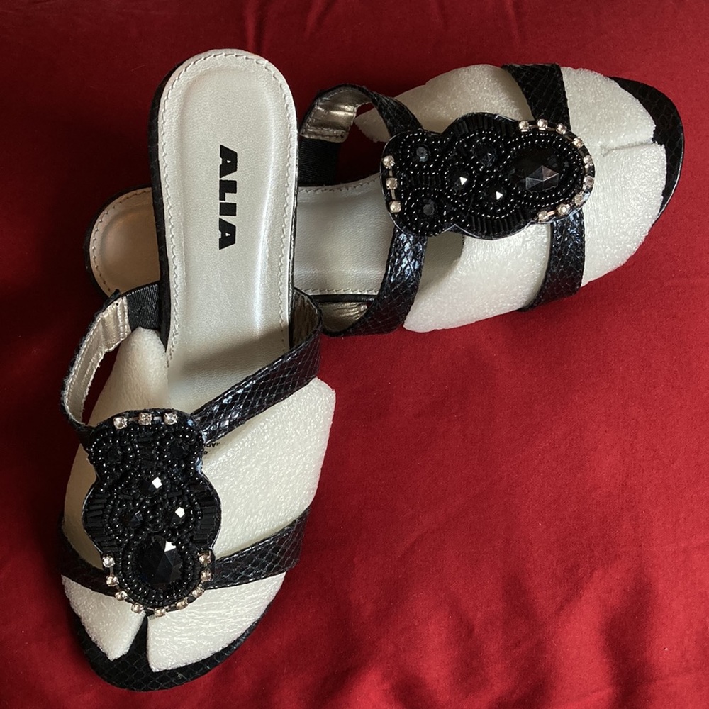 Alia Glitter Black Beaded Crystals Wedge Heel Slip On T-Strap Sandals - Sz 6